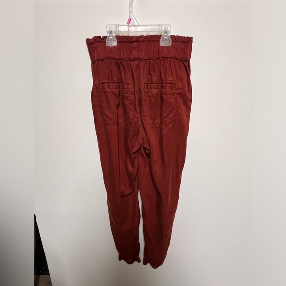 “SO” HIGH RISE UTILITY JOGGERS. SIZE M. RUST COLOR - Picture 6 of 8